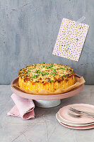 Baked pasta tart with peas and cheese