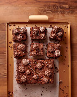 Brownies mit Schokoladencreme und Nüssen