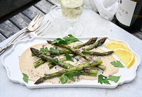 Green asparagus with tuna sauce