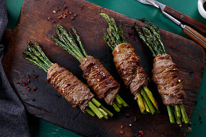 Beef rolls with wild asparagus