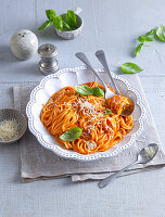 Spaghetti with tomato and cream sauce