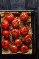 Im Ofen geröstete Tomaten mit Thymian und Knoblauch