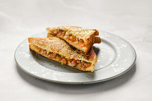 Club sandwich with prawns, ginger and spring onions