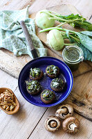 Champignons mit Blattpestofüllung