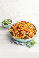 Pasta-Auflauf 'Cheeseburger-Style' mit Gurken-Relish