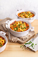 Tortellini-Minis mit Erbsen, Möhren und Cornflakes