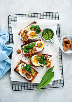 Toasted baguette with wild garlic spread, egg and mushrooms