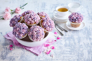 Muffin-Strauß mit Hortensien-Topping