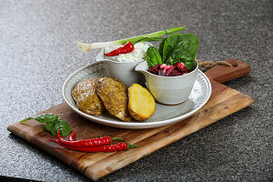 Ofenkartoffeln mit Quark-Dip und Rote-Bete-Salat