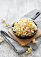 Leckeres gesalzenes hausgemachtes Popcorn