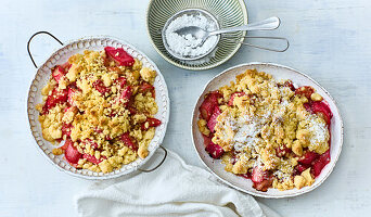 Rhubarb crumble