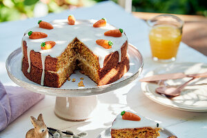 Möhrenkuchen mit Frischkäsefüllung