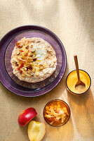 Apfelstrudel-Porridge mit Rosinen