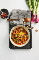 Brotsuppe mit Pfefferbeißern und Chorizo