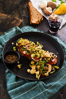 Pilz-Gemüse-Pfanne auf Röstbrot