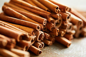 Gestapelte Zimtstangen