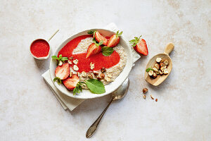 Erdbeer-Buchweizen-Porridge