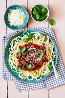 Spaghetti mit Mini-Fleischbällchen-Ragout