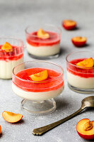 Lemon Posset mit geröstetem Pflaumen-Topping