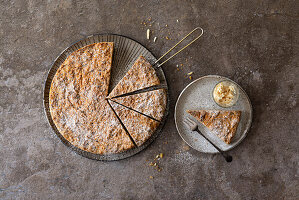 Veganer Mandelkuchen mit Leinsamen und Mandel-Granita