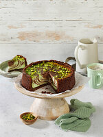 Zebra-Pistazien-Käsekuchen mit Schokolade