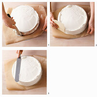 Torte mit Creme einstreichen