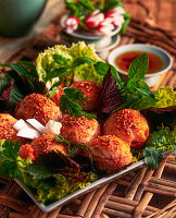 Vietnamesische Garnelenbällchen mit Kräutern