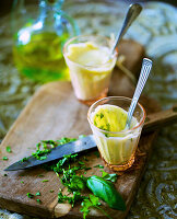 Vegane Mayonnaise mit Kräutern