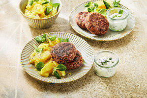 Kidneybohnen-Bratlinge mit Feldsalat-Kartoffel-Salat