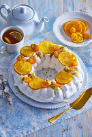 Pavlova-Kranz mit kandierten Zitrusfrüchten und Pistazien