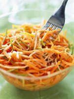 Salat aus geraspelten Karotten und Ingwer