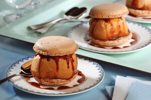 Macaroons with apple and caramel