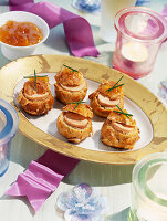 Warm profiteroles of foie gras with apricot jam