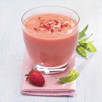 Strawberry, banana, pear and mint smoothie