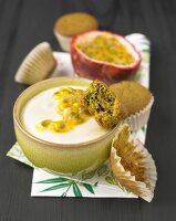 Zitronen-Passionsfrucht-Creme mit Grünteemuffins