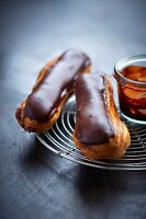 Eclairs (Liebesknochen) mit Schokocreme