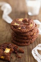 Cookies mit weisser, dunkler und Milchschokolade