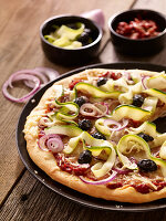 Courgette, red onion and black olive pizza