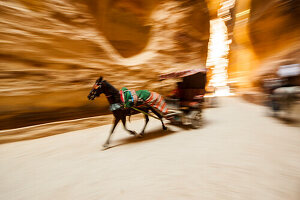 Pferdekutsche im Siq, Petra, Jordanien, Naher Osten