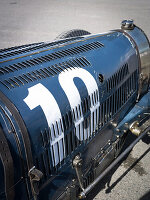 Bugatti Motorhaube, Grover-Williams Trophy, 72nd Members Meeting, Rennsport, Autorennen, Classic Car, Goodwood, Chichester, Sussex, England, Großbritannien