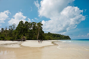 'Turtle Beach' Tauchspot, Bootstour mit Barefoot Scuba, Küstenwald ohne Palmen, Nordwestküste, Havelock Island, Andaman Islands, Union Territory, India