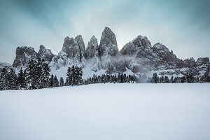 Winterlicher Morgen bei den Villnösser Geisler, Dolomiten, Unesco Weltkulturerbe, Italien