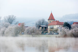 Gemeinde Winterhausen im Maintal im Winter, Unterfranken, Bayern, Deutschland