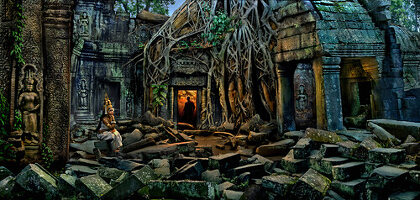 Apsara Tänzer innen Ta Prohm Tempel bei Nacht, Angkor, Siem Raep, Kambodscha, Asien