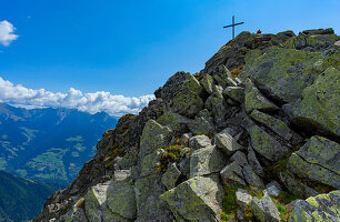 Bergaufstieg zur Mutspitze, dem Hausberg von Dorf Tirol, bei Meran in Südtirol, Italien