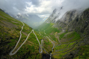 Trollvegen, Passstraße, Fjellet, Hochland, Regenbogen, Romsdal, Fjordnorwegen, Norwegen, Europa 