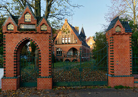 Entrance Pfingsthaus, Evangelical elementary school, Grosse Weinmeisterstrasse, Potsdam, State of Brandenburg, Germany