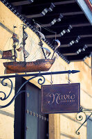 Schild der Bar El Navio Libreria in Havanna, Kuba