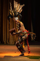 Traditionelle Tanzaufführung im Sarawak Cultural Village, Kampung Budaya Sarawak, nahe Kuching, Sarawak, Borneo, Malaysia, Asien