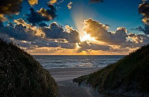 Sonnenuntergang an der Nordsee in Dänemark